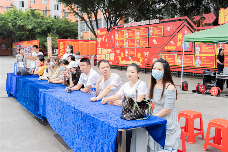 迷彩青春，軍訓(xùn)蛻變—四川新華素質(zhì)拓展訓(xùn)練匯演