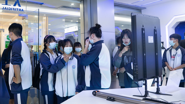 初中分流提前擇校，選擇新華實現(xiàn)彎道超車！