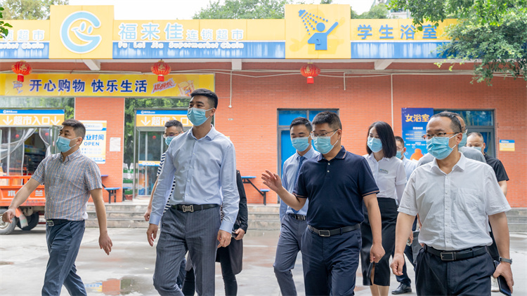 【中秋節(jié)的慰問(wèn)】熱烈歡迎雙流區(qū)政府領(lǐng)導(dǎo)蒞臨成都新華！