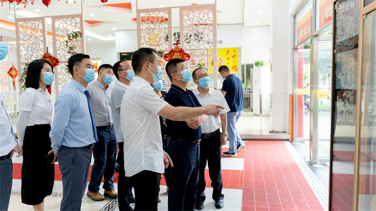 【中秋節(jié)的慰問(wèn)】熱烈歡迎雙流區(qū)政府領(lǐng)導(dǎo)蒞臨成都新華！