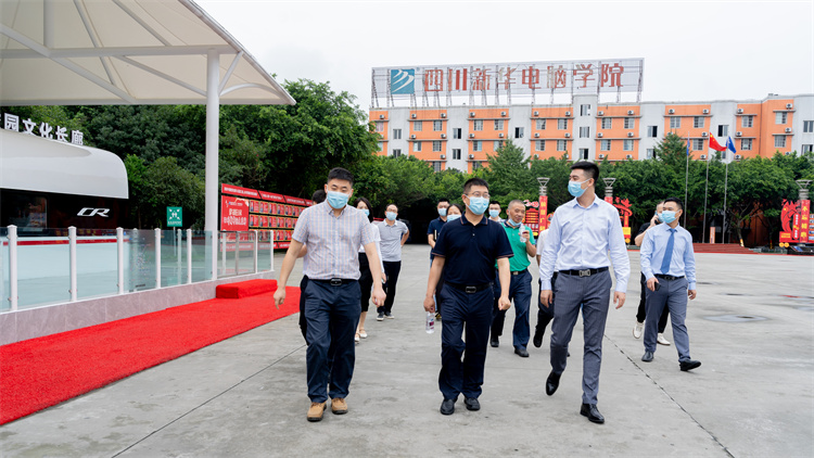 【中秋節(jié)的慰問(wèn)】熱烈歡迎雙流區(qū)政府領(lǐng)導(dǎo)蒞臨成都新華！