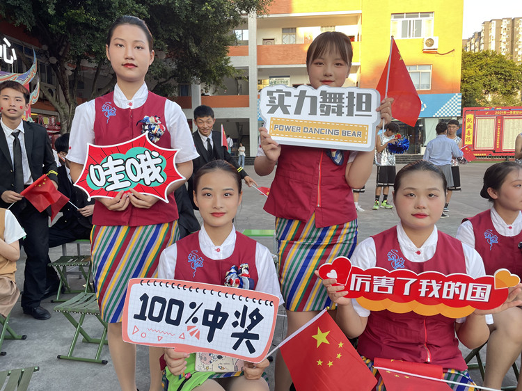 2021“慶國(guó)慶·迎新生”暨新華?新銳獎(jiǎng)學(xué)金頒獎(jiǎng)盛典