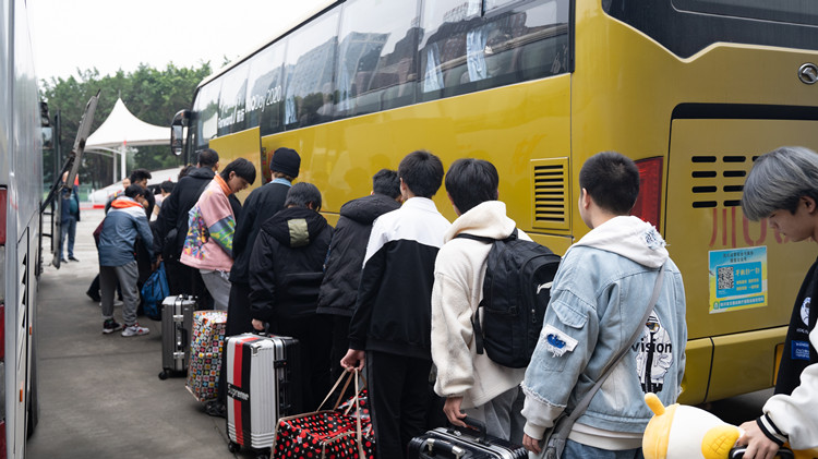 新華定向班學(xué)生赴京東實(shí)習(xí):實(shí)地體驗(yàn)電商魅力