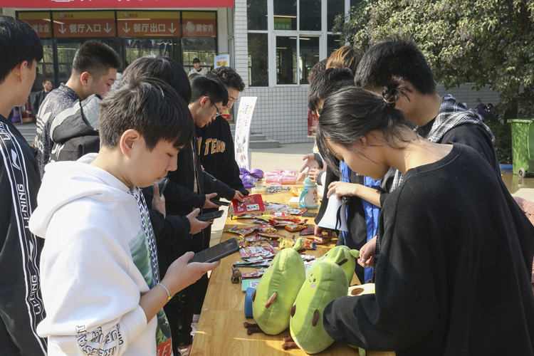 我去，這么多人來新華是干啥？