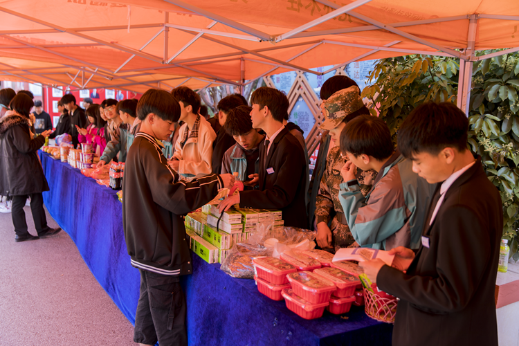 我去，這么多人來新華是干啥？