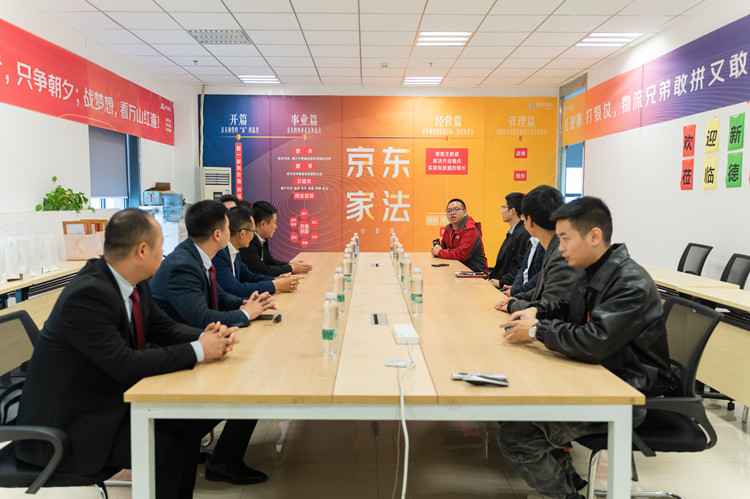 情系學(xué)子|院校領(lǐng)導(dǎo)走訪(fǎng)京東，看望電商實(shí)訓(xùn)學(xué)生！