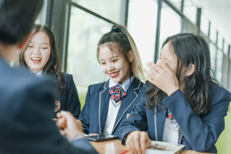 屢創(chuàng)新高！2021年新華學(xué)子薪資盤點