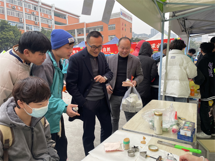 四川新華“雙十二”教育嘉年華系列活動火爆來襲?！