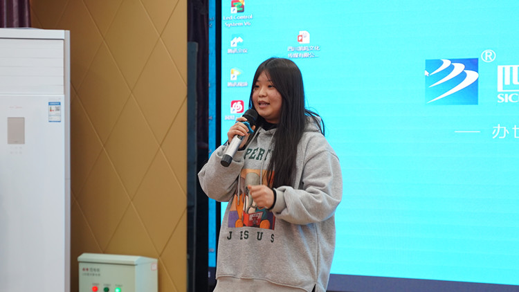 “求知、求職、求夢(mèng)”新華模擬面試火熱進(jìn)行中！