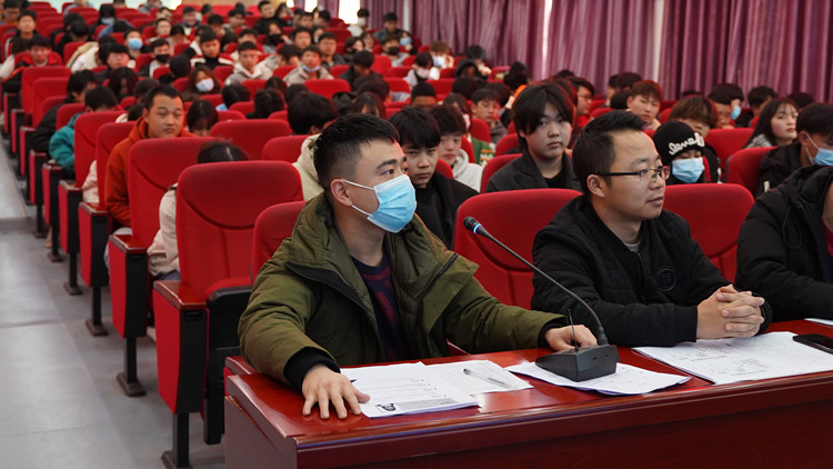 “求知、求職、求夢(mèng)”新華模擬面試火熱進(jìn)行中！