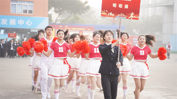 超“燃”運(yùn)動會！成都新華冬季運(yùn)動會“圖”擊現(xiàn)場！