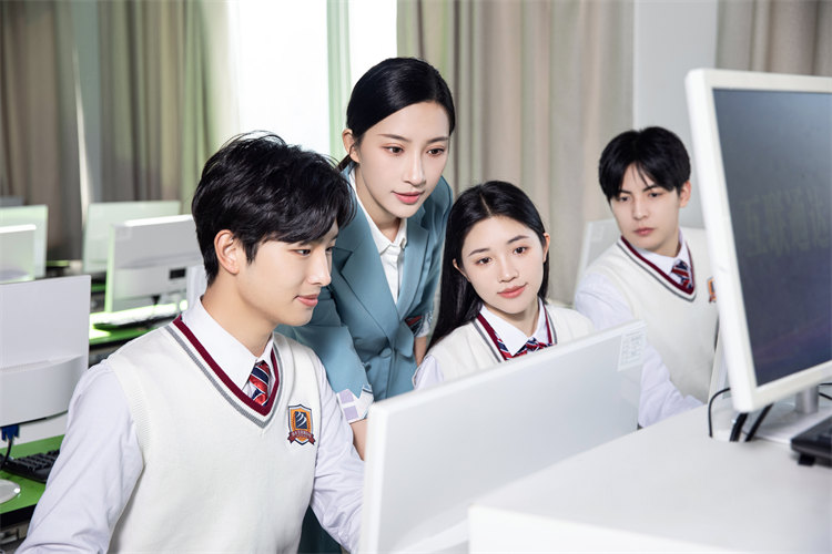 新華——專注培養(yǎng)高素質(zhì)高技能人才 大國工匠