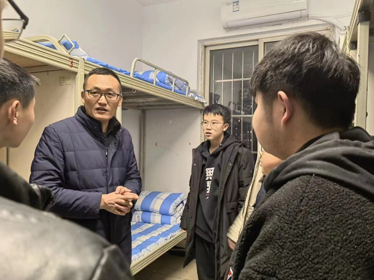 心系新生 關(guān)心慰問|校領(lǐng)導(dǎo)走訪慰問2022級(jí)新生