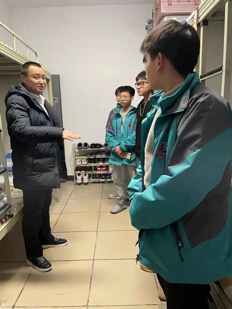 心系新生 關(guān)心慰問|校領(lǐng)導(dǎo)走訪慰問2022級(jí)新生