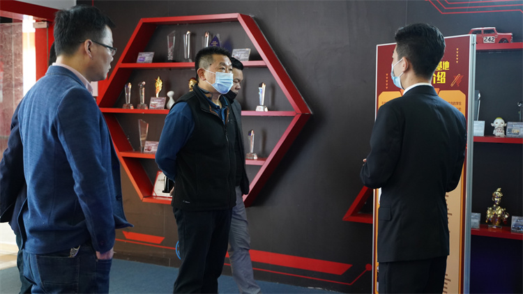 熱烈歡迎智能制造企業(yè)走進成都新華交流學習指導！