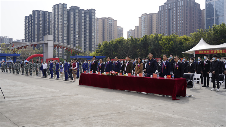 新起點(diǎn)再出發(fā)|成都新華高級(jí)技工學(xué)校升格揭牌儀式盛大啟幕！