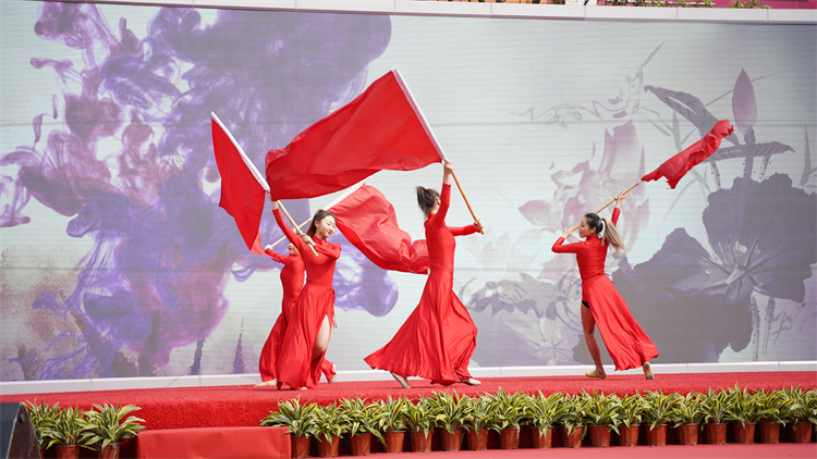 新起點(diǎn)再出發(fā)|成都新華高級(jí)技工學(xué)校升格揭牌儀式盛大啟幕！