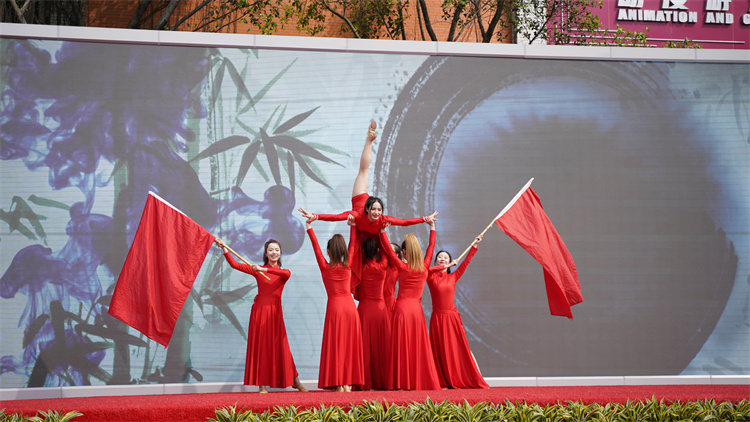 新起點(diǎn)再出發(fā)|成都新華高級(jí)技工學(xué)校升格揭牌儀式盛大啟幕！