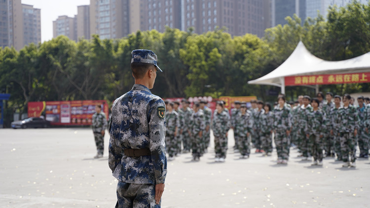 成都新華高級(jí)技工學(xué)校素質(zhì)拓展訓(xùn)練匯演盛大啟幕