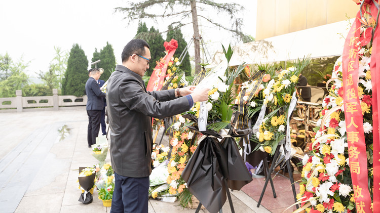 清明祭英烈，新華獻(xiàn)哀思