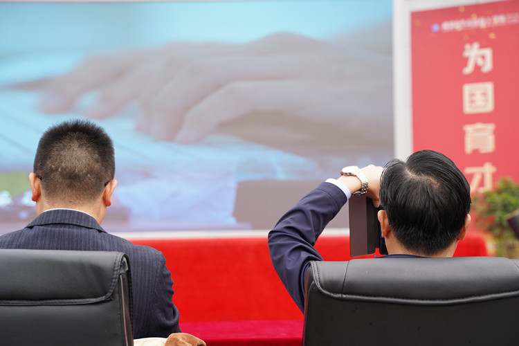 我校高技能人才培訓(xùn)基地揭牌暨校企簽約活動(dòng)成功舉辦