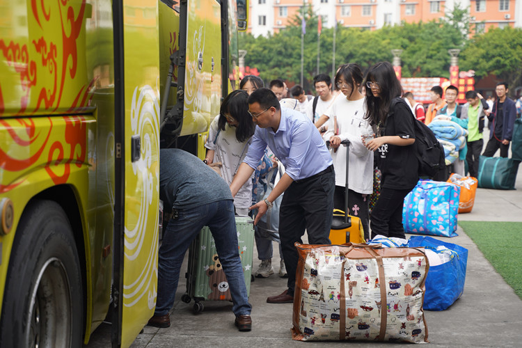 新職教新未來(lái)|新華京東社會(huì)實(shí)踐歡送會(huì)