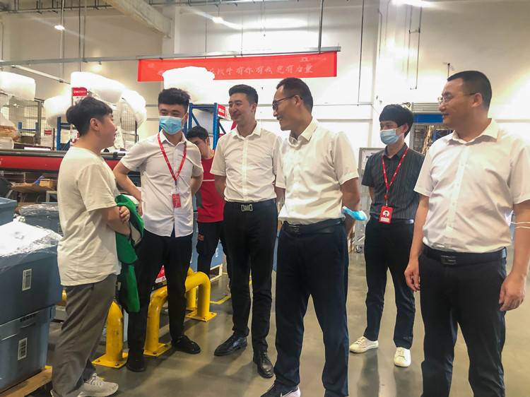 新華學(xué)子赴京東實習(xí)，實地感受工作魅力