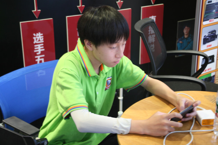 轉(zhuǎn)學(xué)逐夢，競技新華