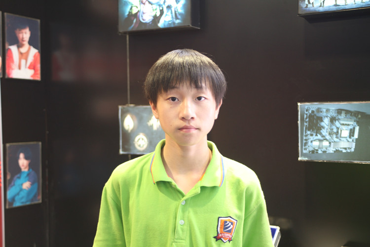 轉(zhuǎn)學(xué)逐夢，競技新華