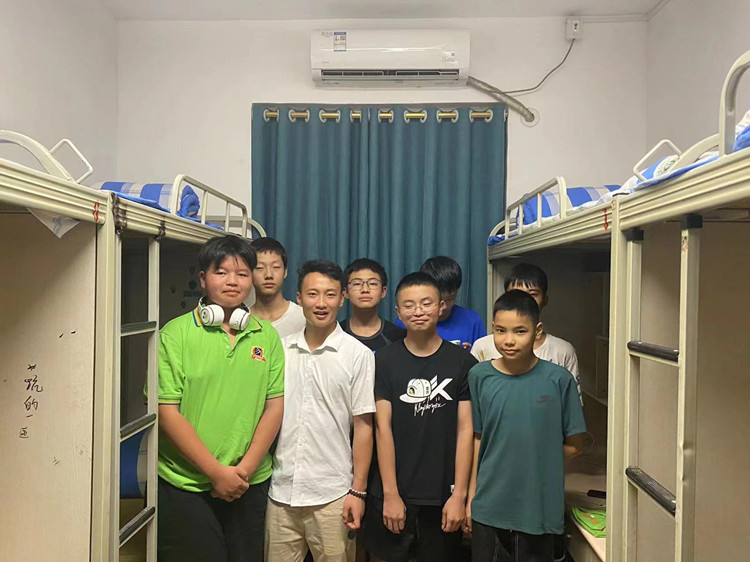 我負(fù)責(zé)雨露陽光，你負(fù)責(zé)茁壯成長