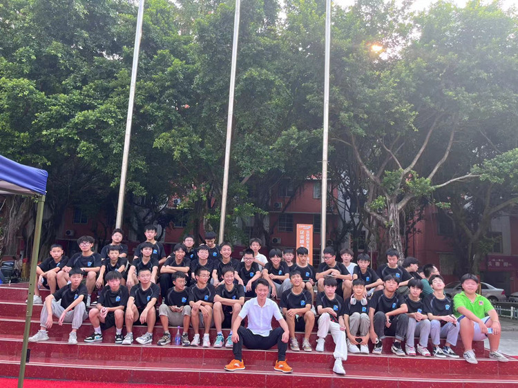 我負(fù)責(zé)雨露陽光，你負(fù)責(zé)茁壯成長