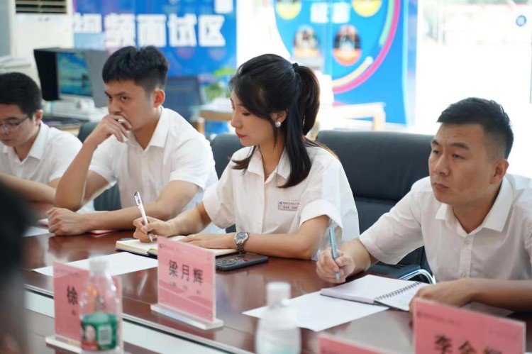 成都新華與新蔚航空開展校企合作交流會圓滿舉行