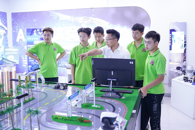 開學(xué)半個(gè)多月還能轉(zhuǎn)學(xué)嗎？想轉(zhuǎn)學(xué)到哪個(gè)學(xué)校好？