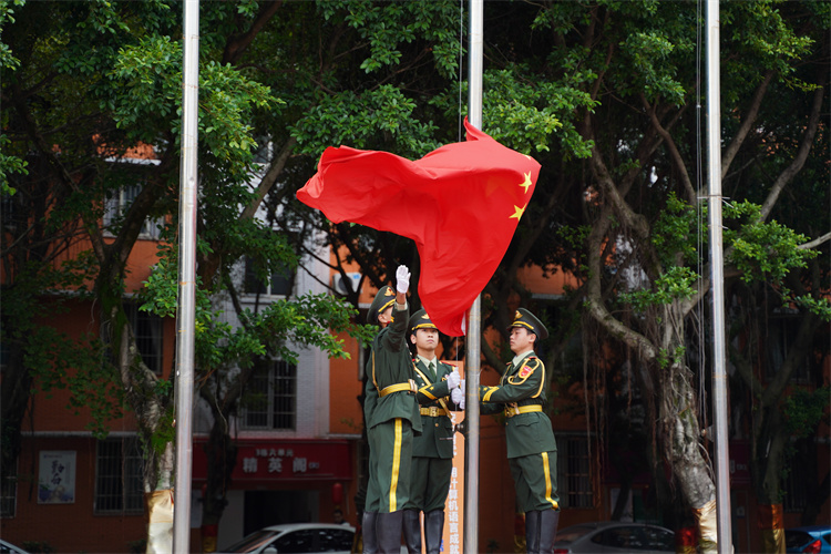 啟航！現(xiàn)場(chǎng)直擊2022級(jí)新生開學(xué)典禮暨京東社會(huì)實(shí)踐表彰大會(huì)！