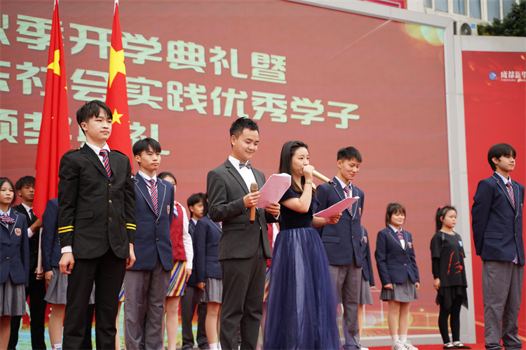 啟航！現(xiàn)場(chǎng)直擊2022級(jí)新生開學(xué)典禮暨京東社會(huì)實(shí)踐表彰大會(huì)！