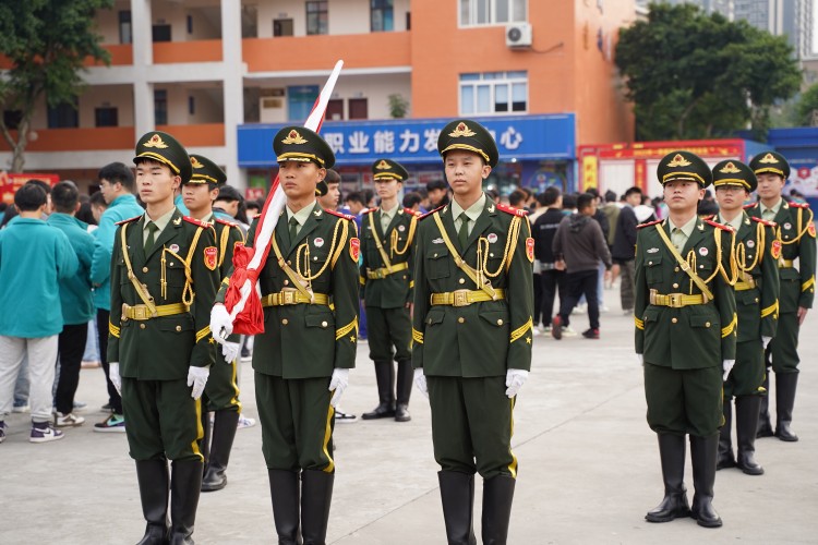二十大奮進(jìn)譜華章，新華緊隨育棟梁