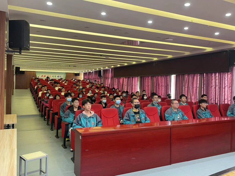 二十大奮進(jìn)譜華章，新華緊隨育棟梁