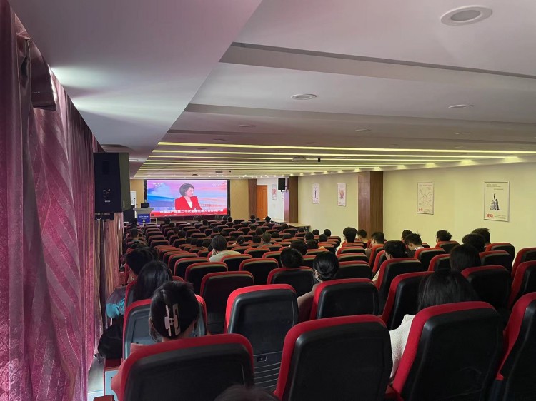 二十大奮進(jìn)譜華章，新華緊隨育棟梁