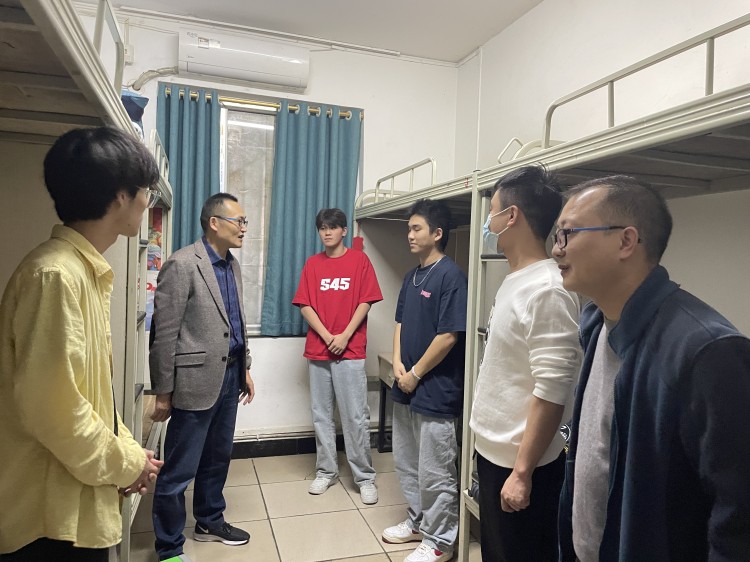 二十大奮進(jìn)譜華章，新華緊隨育棟梁