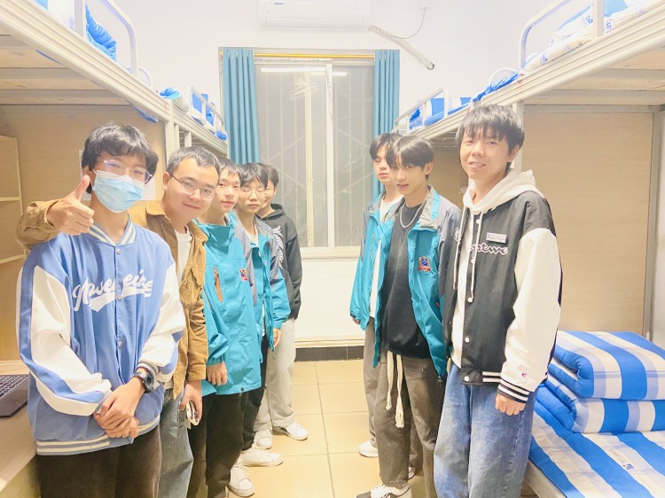 二十大奮進(jìn)譜華章，新華緊隨育棟梁