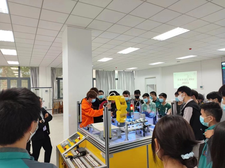 新華學(xué)子智能制造實(shí)訓(xùn)基地研學(xué)游完美收官