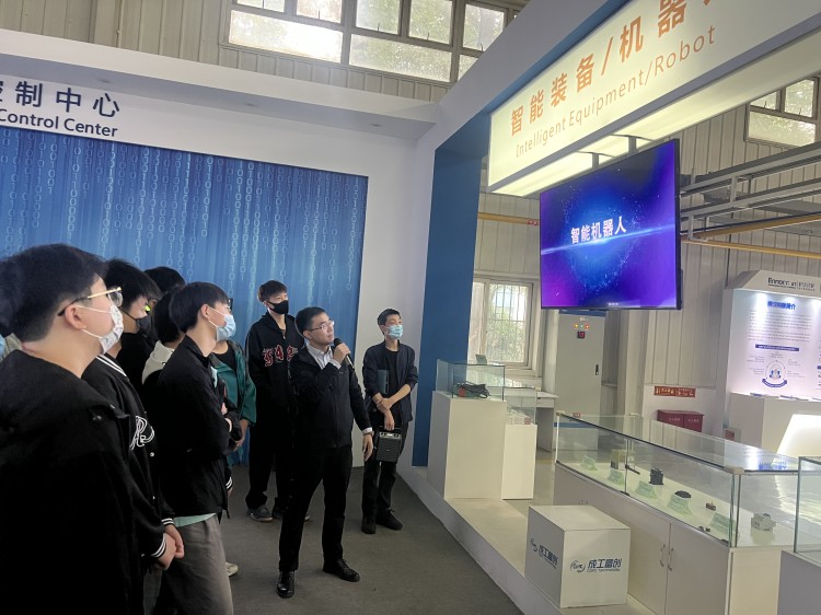 新華學(xué)子智能制造實(shí)訓(xùn)基地研學(xué)游完美收官
