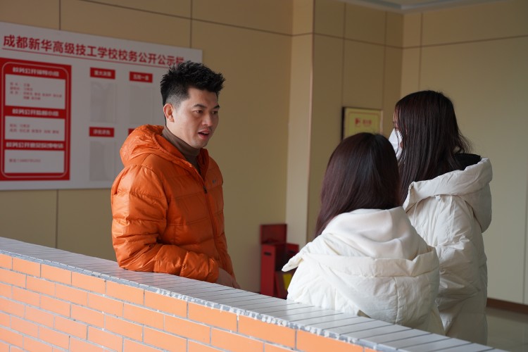 桃李滿天下，春暉遍四方