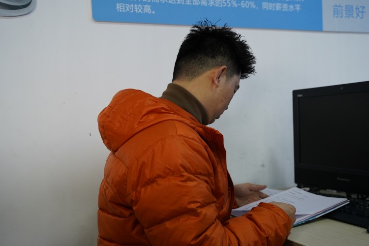 桃李滿天下，春暉遍四方