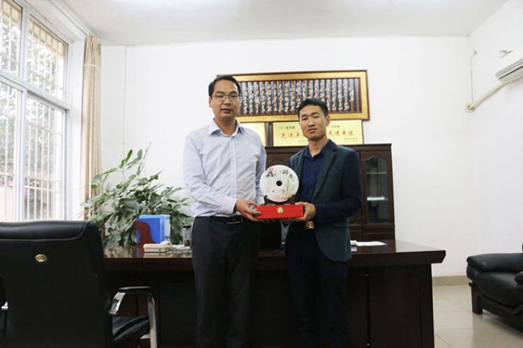 逆襲！從打工仔到總裁的華麗轉(zhuǎn)身