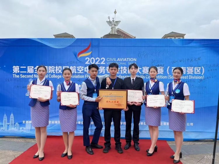 優(yōu)秀學(xué)子|逐夢(mèng)藍(lán)天，共赴未來