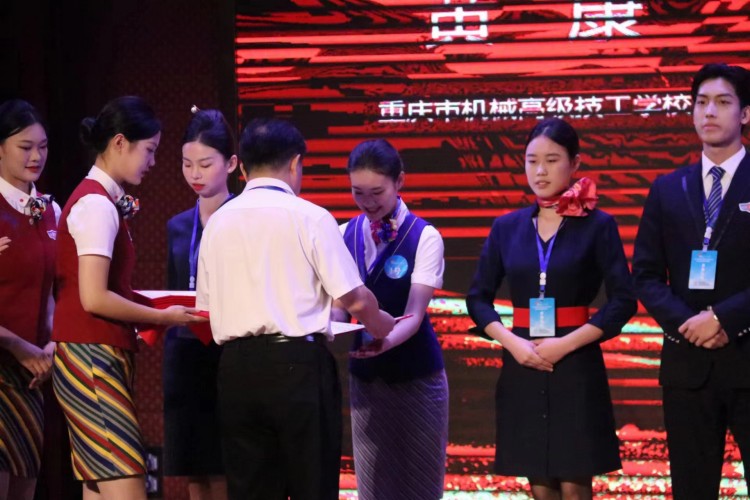 優(yōu)秀學(xué)子|逐夢(mèng)藍(lán)天，共赴未來