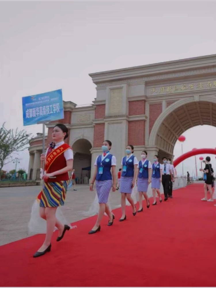 優(yōu)秀學(xué)子|逐夢(mèng)藍(lán)天，共赴未來