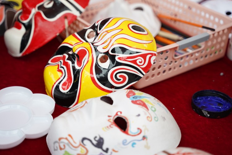 卯兔接福鬧元宵，遺風(fēng)佳韻匯佳節(jié)