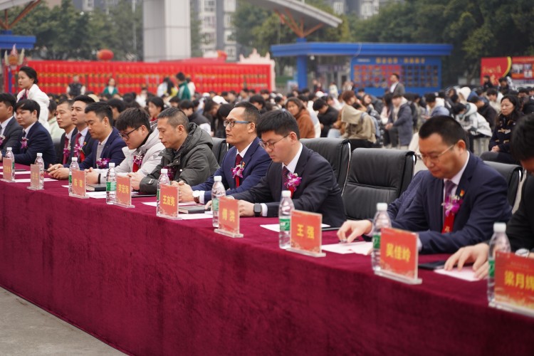 青春心向黨！與新華新生團員一起見證這場授牌、揭牌儀式